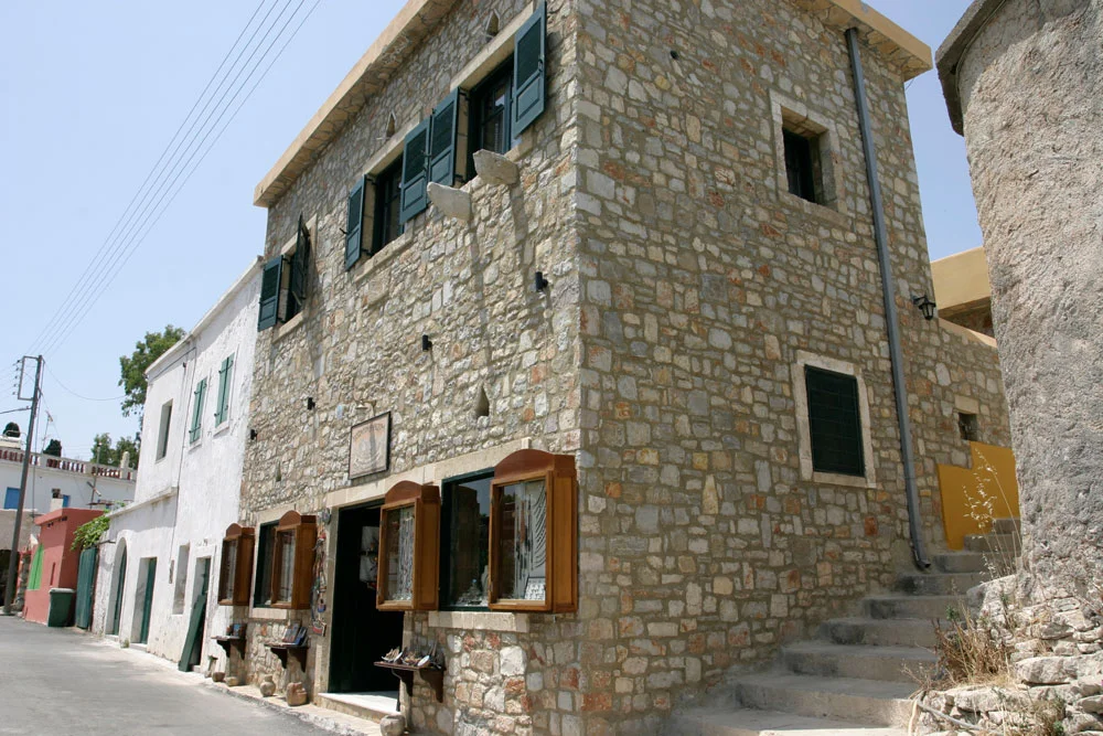 megalooikonomos studios